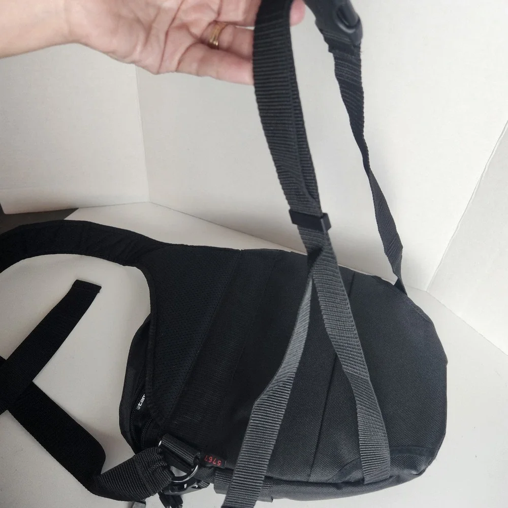 Tamrac 5767 Velocity 7x Sling Pack Camera Bag Black Gray DSLR Messenger